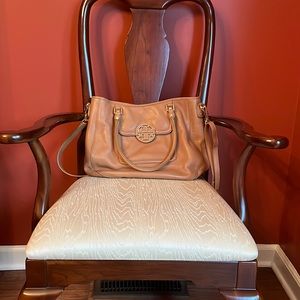 Tory Burch great condition lighting brown leather genuine.